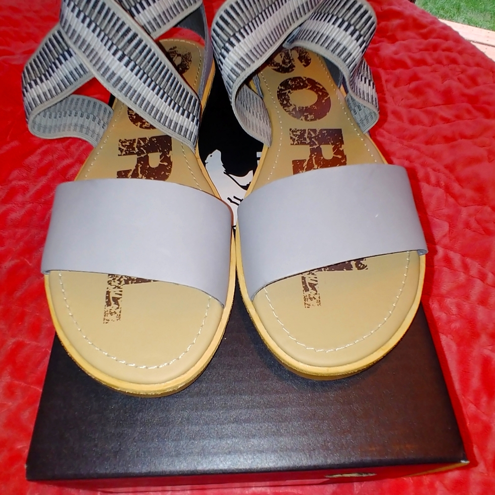 Brand New size 9.5 Sorel Ella sandals